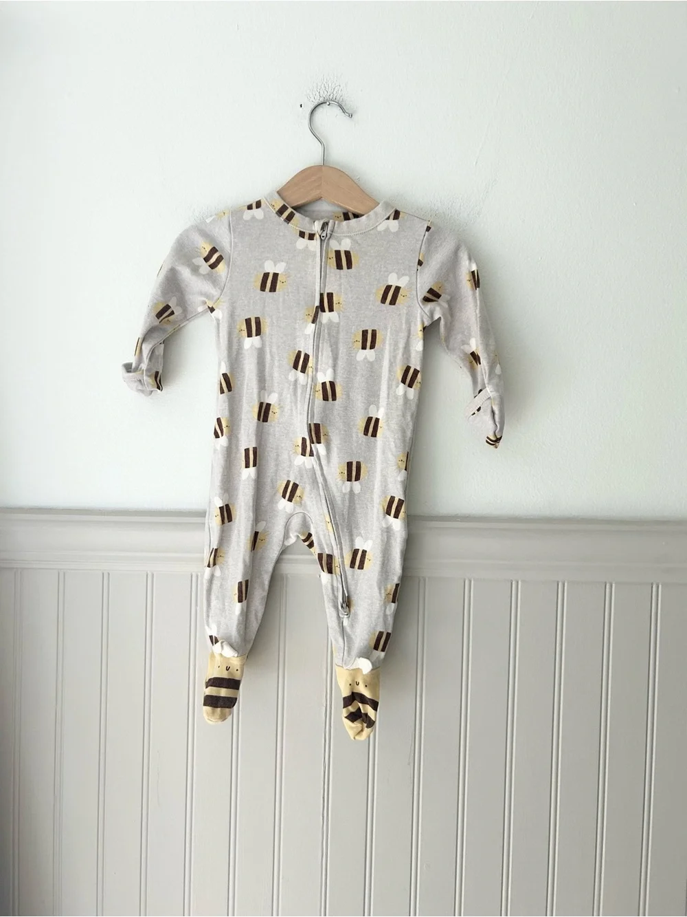 Old Navy 6-9M Bee Print Footed Sleeper Gray Zip Cotton One Piece